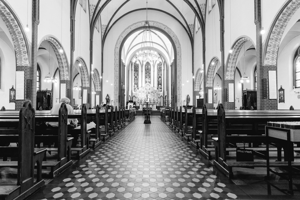 Hochzeitsfotograf in der St. Bonifatius Kirche Eimsbüttel und im Café Kaltehofe